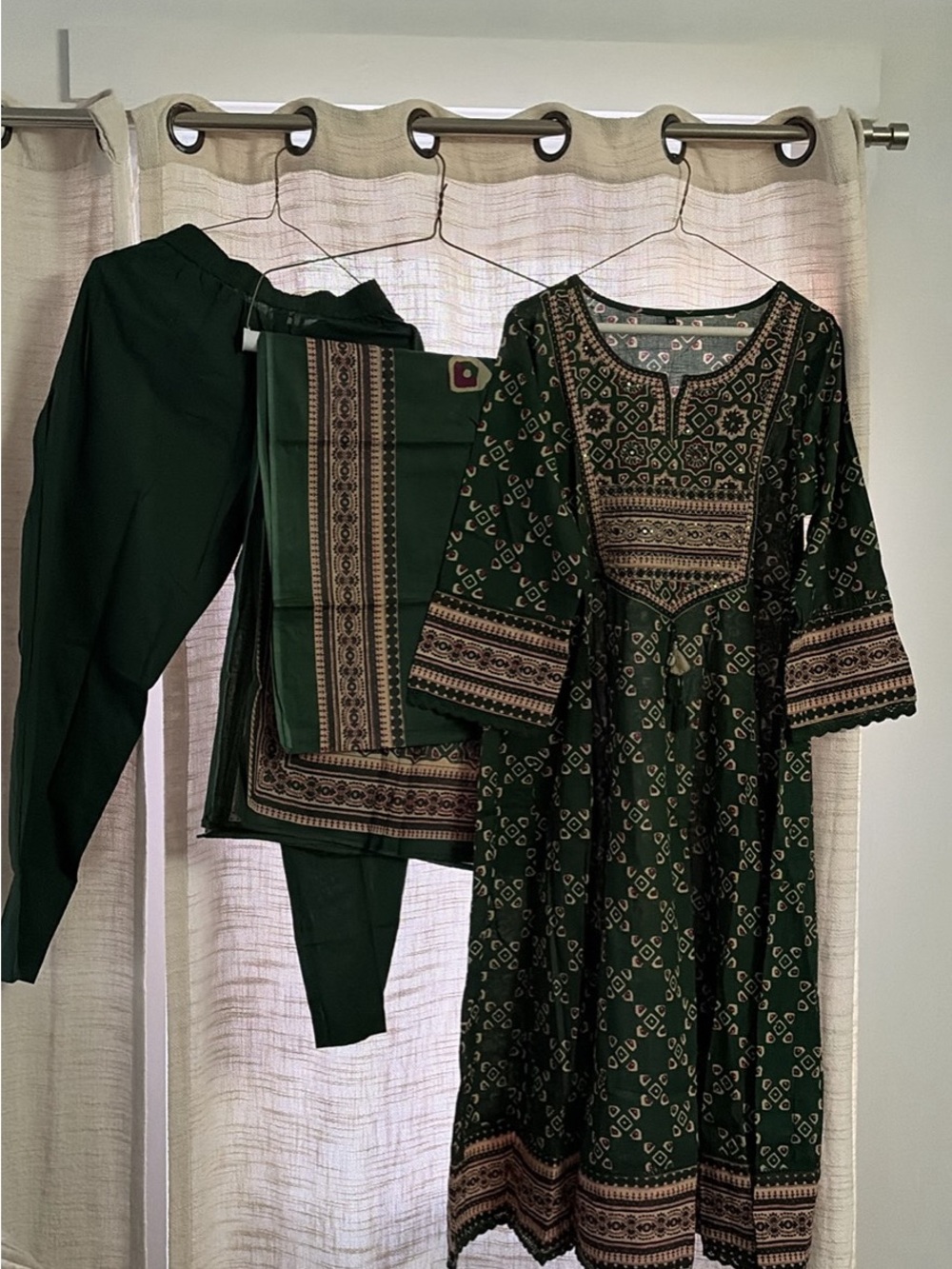 Dark Green Printed Long Sleeve Women's Dress Set with Coordinated Shawl